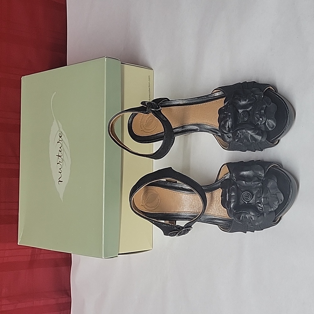 Nurture Wedge Sandals Womens Size 8M Black Leather & Fabric Upper Poppy Flower